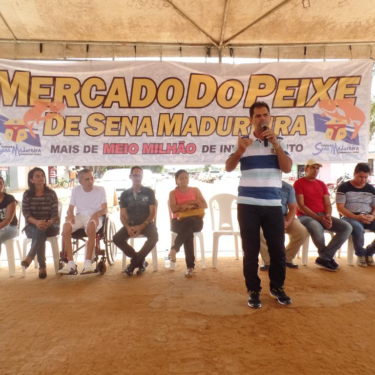 PREFEITO MANO RUFINO ANUNCIANDO A OBRA