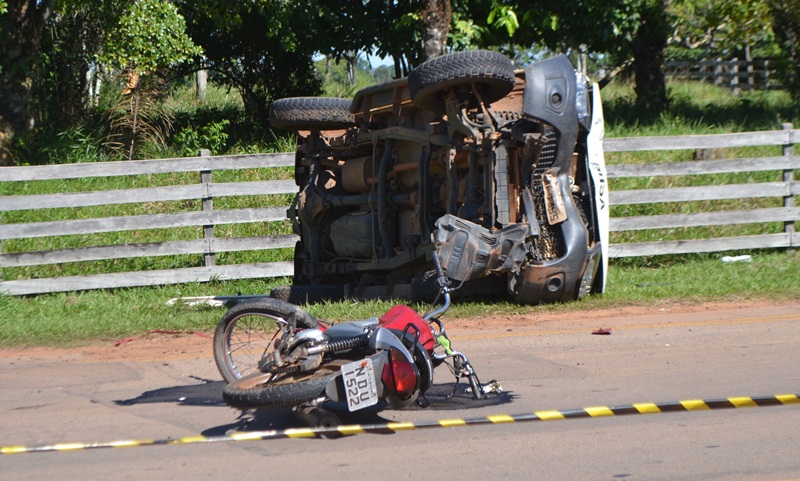 Viatura da PM invade contramão, atropela e mata motociclista na estrada de Senador Guiomard