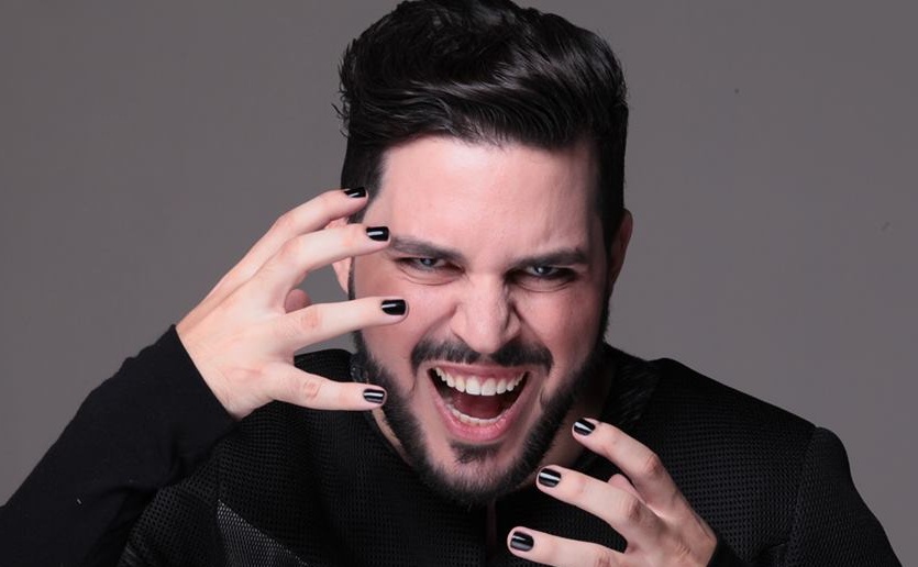 Cantor que se destacou com clipe na internet lança vídeo contra Ana Paula Valadão
