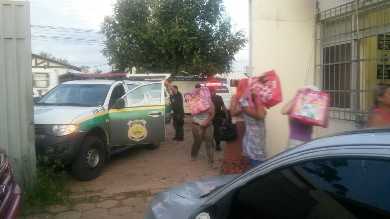 Mais de 30 mulheres são presas ao tentar entrar em presídio com documentos falsos