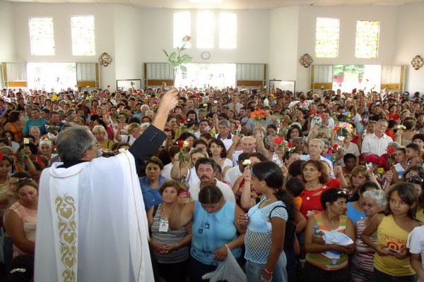 Às 17 horas, acontece a celebração da Santa Missa/Foto: Reprodução