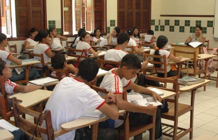 Ministério Público abre investigação para apurar falta de merenda escolar em colégio de Rio Branco