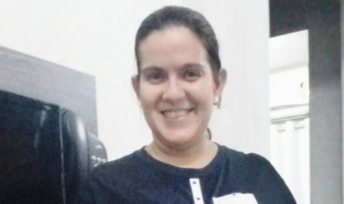 Família de estudante que deu à luz a gêmeas decide manter aparelhos ligados