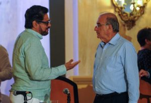 FARC-EP leftist guerrilla commander Ivan Marquez (L) and the head of the Colombian delegation to the peace talks Humberto de la Calle (R) speak during a press conference in Havana on May 15, 2016. All under-age FARC fighters will soon begin to leave the ranks of the guerrillas, as agreed on Sunday by the rebel group and the Colombian government before the United Nations as part of the peace process that will soon be concluded in Cuba. / AFP PHOTO / YAMIL LAGE