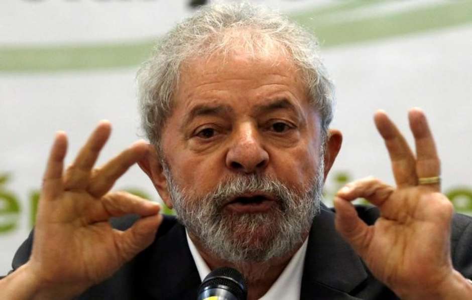 Juíza remete processo contra ex-presidente Lula para Sérgio Moro e pede prisão