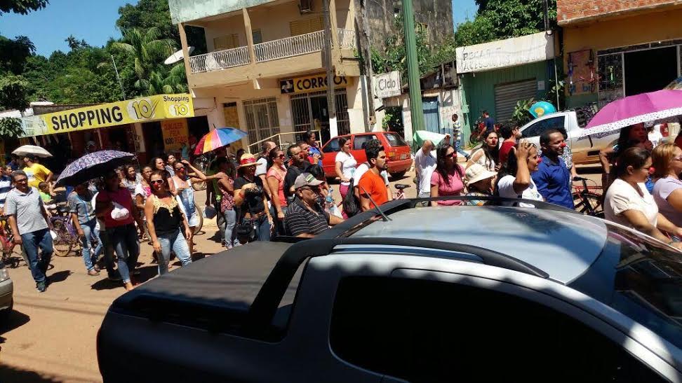 Sem negociações, trabalhadores da Saúde de Senador Guiomard fazem manifestação