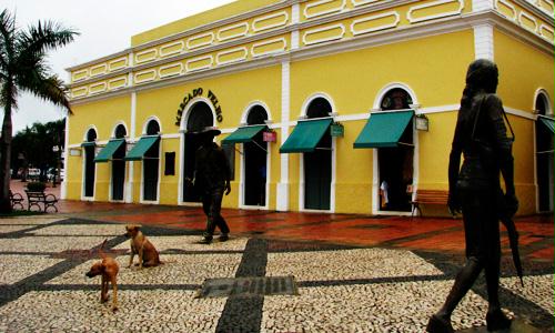 Parte de lojas no Mercado Velho fica mais de 18 horas sem energia e comerciantes sofrem prejuízos
