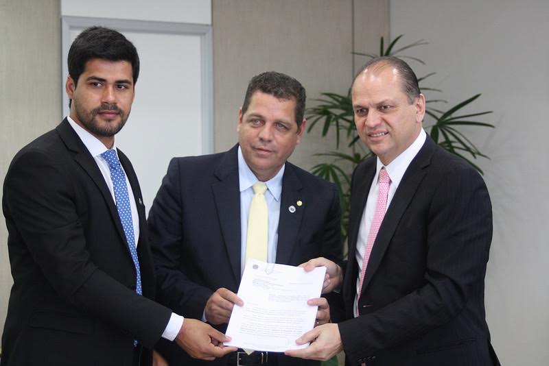 Deputado Rocha entrega ao Ministério da Saúde dossiê sobre Maternidade Bárbara Heliodora