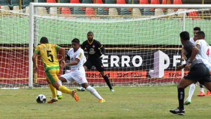 Galvez vence e mantém tabu de quatro jogos sem derrota para o Rio Branco