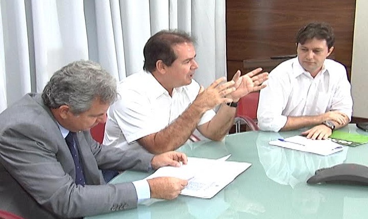 Tião Viana diz que estará embaixo da rampa do Planalto para receber Dilma após impeachment