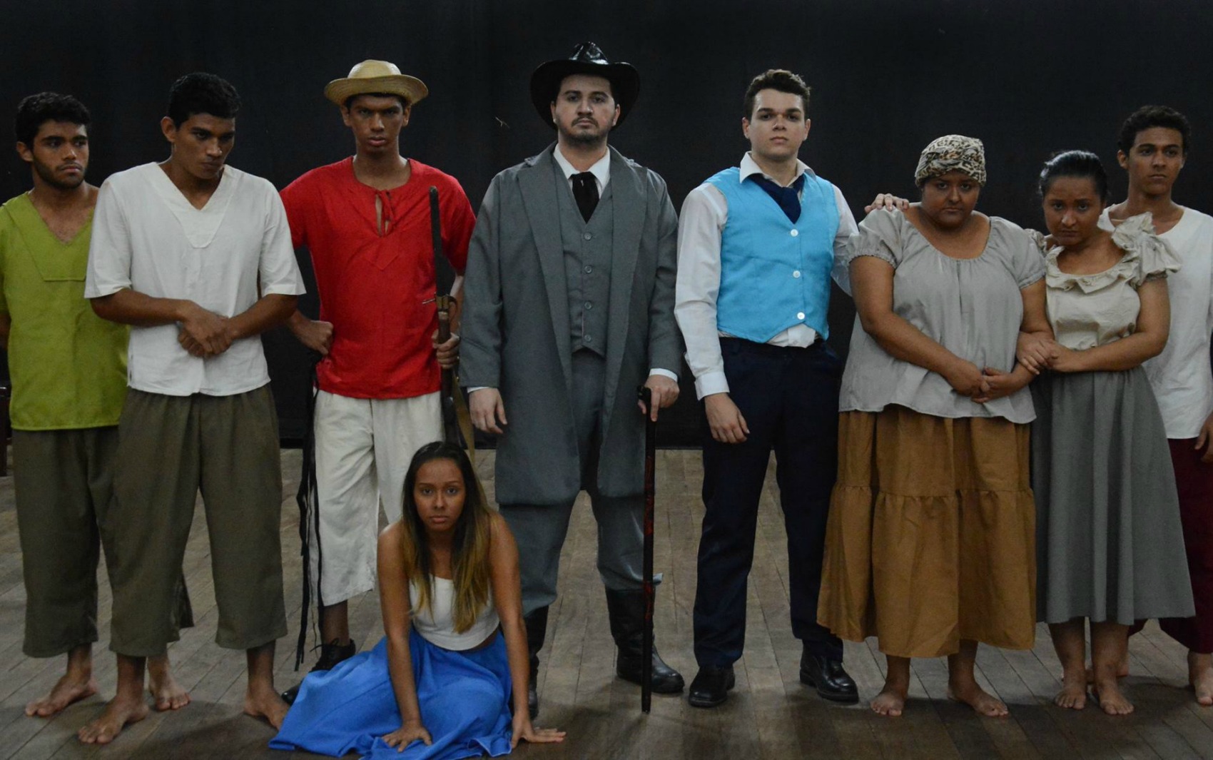 Trupe do Banzeiro explora a questão racial na peça Entre Mundos e Cores