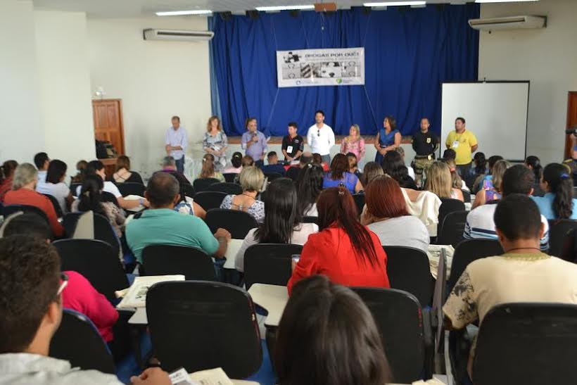 Gladson Cameli e FMC reúnem Alto Acre em seminário de combate às drogas
