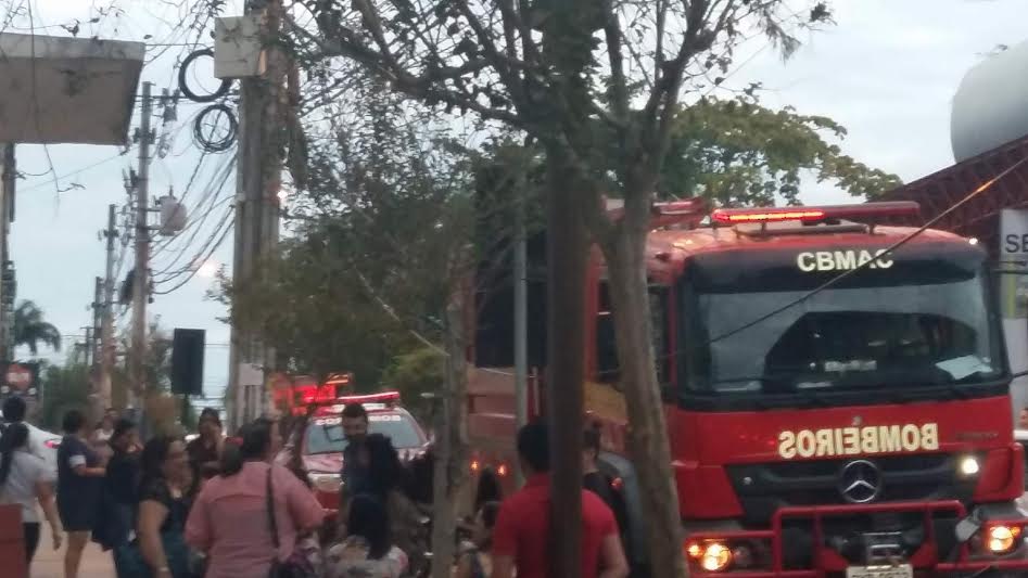 Prédio IBGE em Rio Branco é evacuado após princípio de incêndio na tarde desta terça