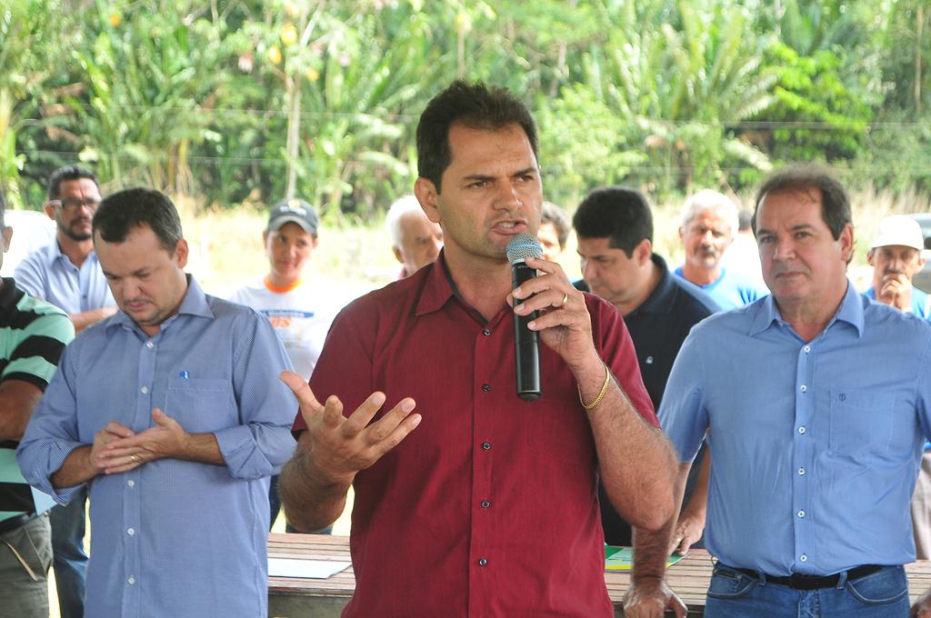 Mano Rufino participa de lançamento do programa de mecanização da zona rural de Sena
