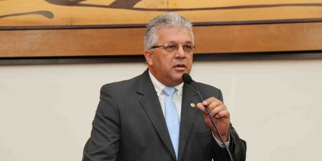 Deputado Nelson Sales nega possível candidatura em Sena e reafirma apoio a Charlene Lima