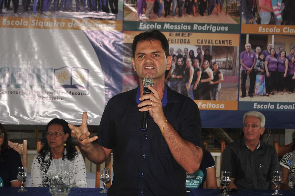 Prefeitura de Sena realiza evento para celebrar resultado do Seape; Mano parabeniza professores