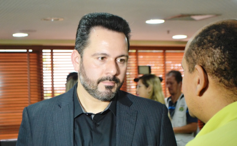 Deputado sugere uso de aviões maiores como solução para baixar o preço das passagens