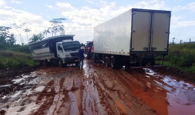 Moradores de Feijó prometem fechar BR-364 no sábado devido as péssimas condições da rodovia