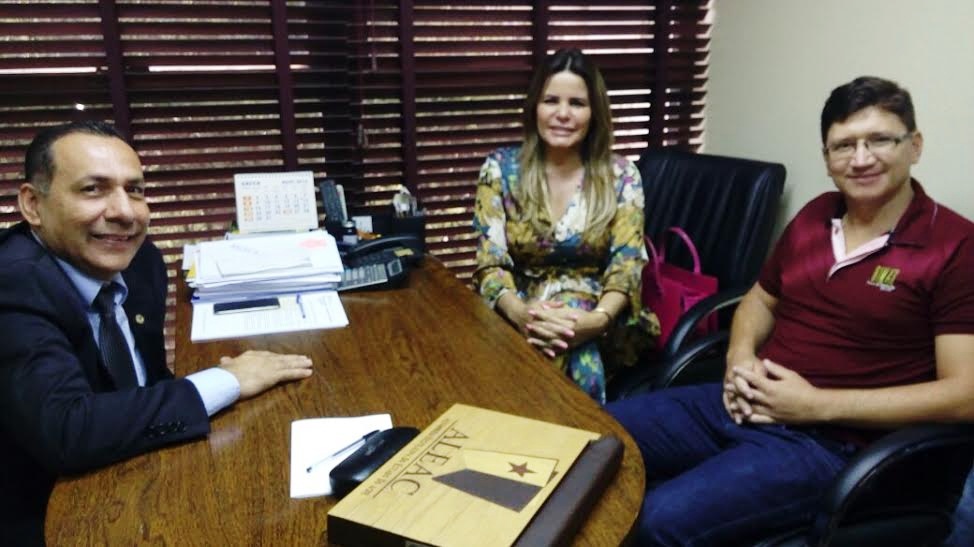 Pré-candidata Charlene Lima se reúne com deputados para reafirmar aliança em Sena