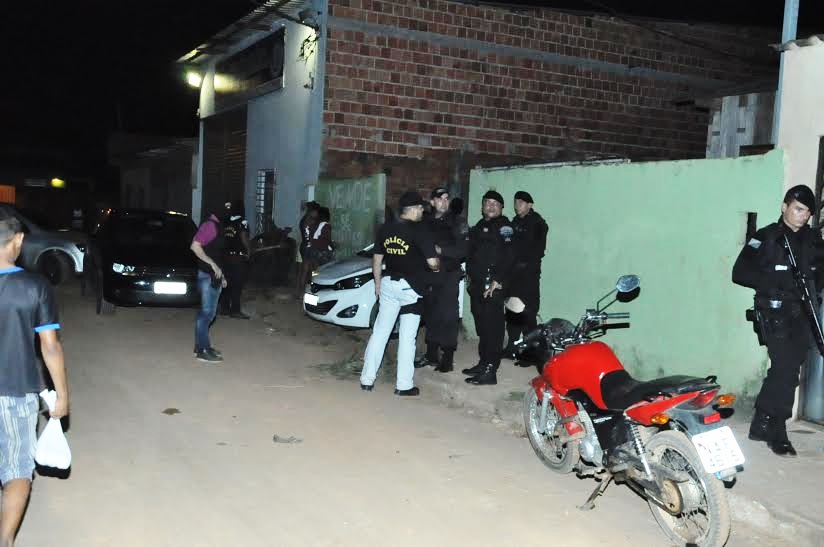 Em operação, Polícia Civil apreende cerca de 10 quilos de droga no Mocinha Magalhães