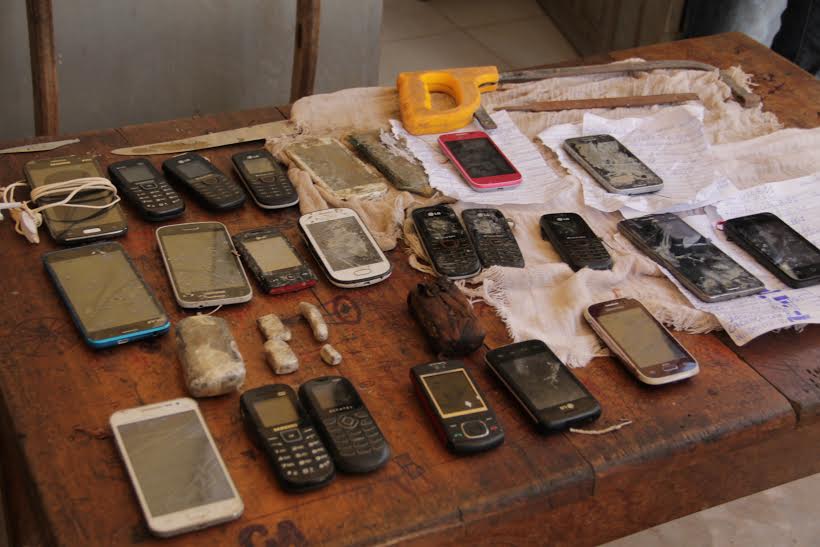 Revista no presídio Francisco de Oliveira Conde apreende em dois dias 42 celulares