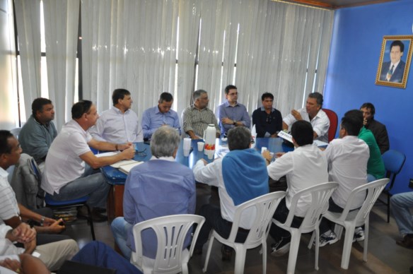 Oposição cria “carta princípio” para definir candidatura única nos municípios