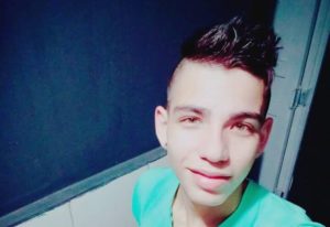 Josué Caique de 18 anos, foi encontrado pela avó, com uma corda envolta ao pescoço/Foto: Reprodução.