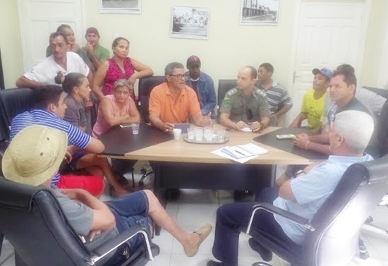 Mano Rufino recebe feirantes para discutir problema da segurança na Feira dos Colonos