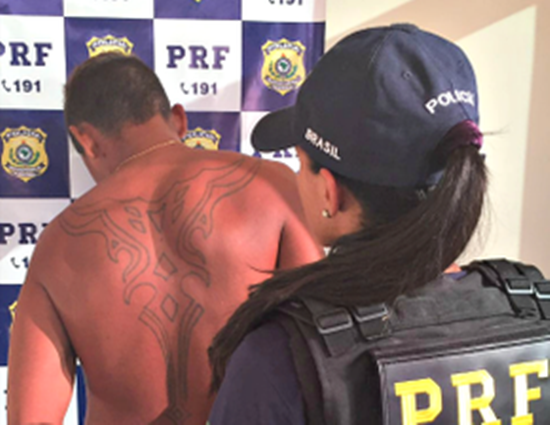 PRF prende foragido da justiça na Vila Albert Sampaio, em Rio Branco