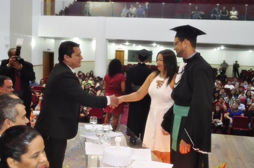 Santa Casa é homenageada por acadêmicos de educação física da Ufac