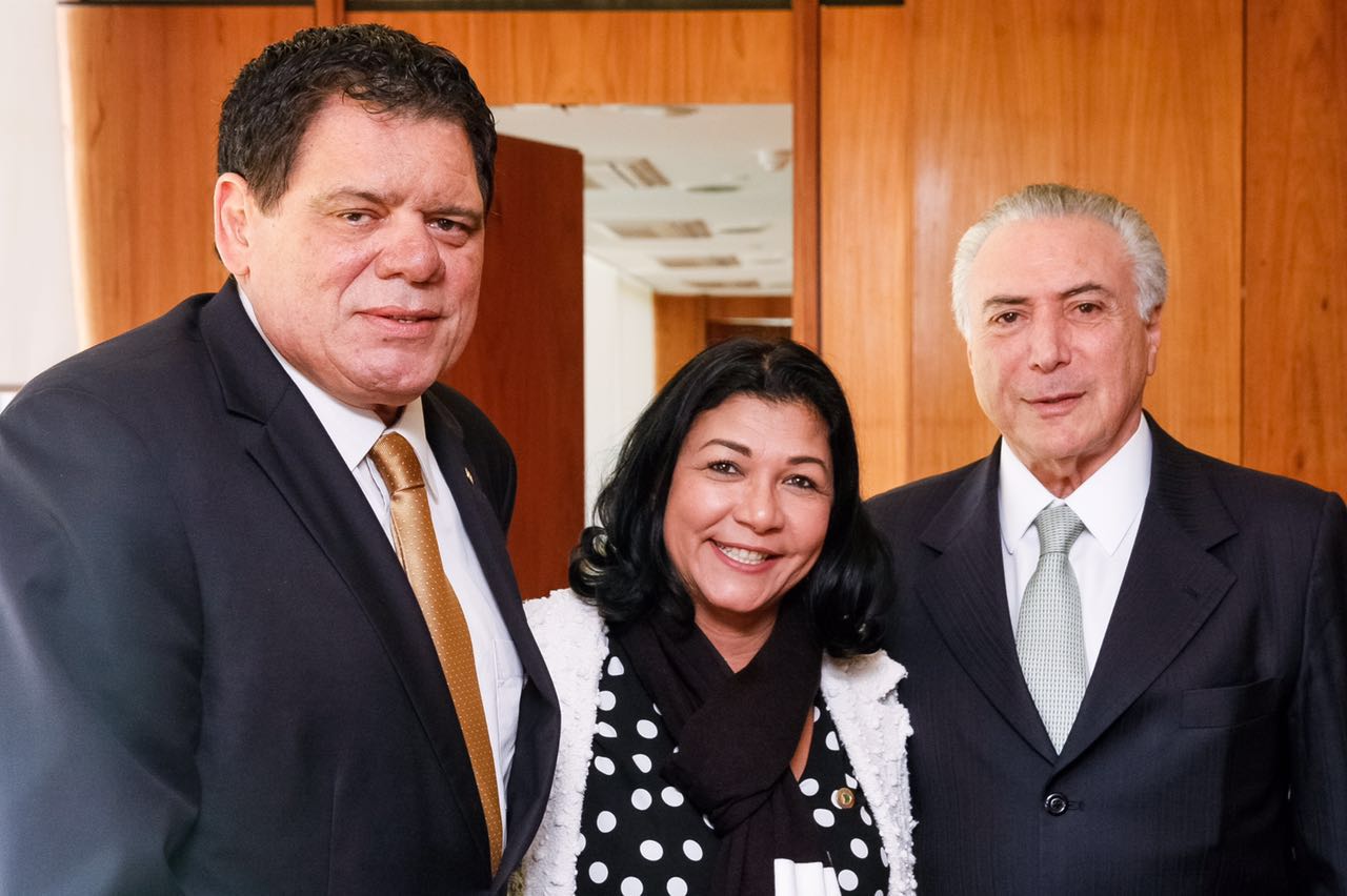 Sinhasique participa de longa reunião com Temer para tratar sobre assuntos do Acre