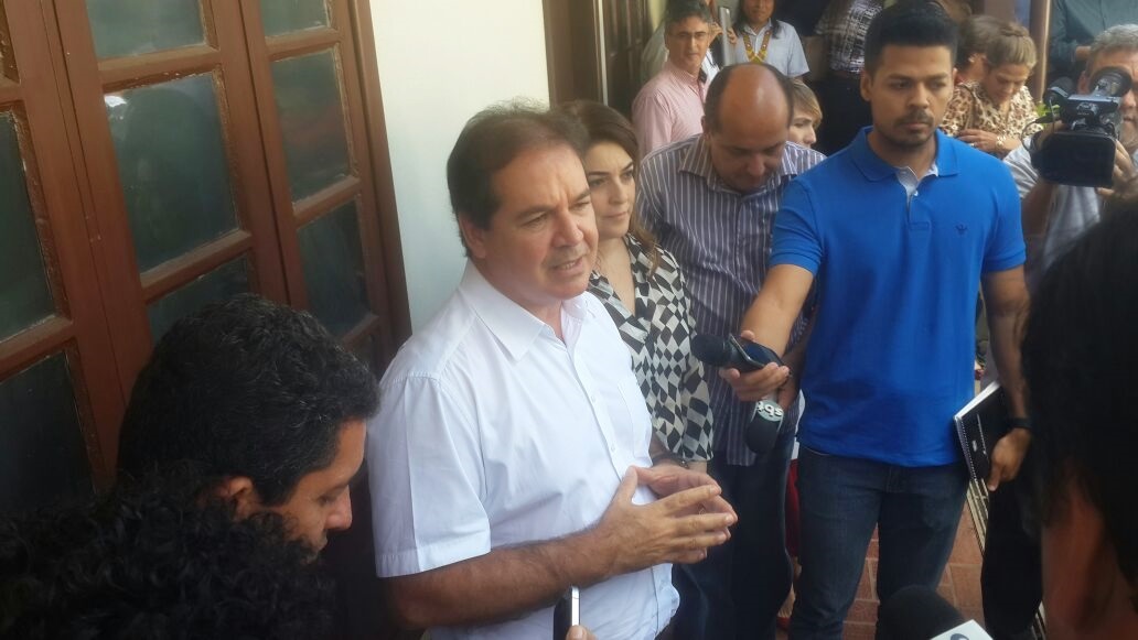 Tião Viana anuncia corte de 20% no seu salário, vice-governadora e comissionados do Estado