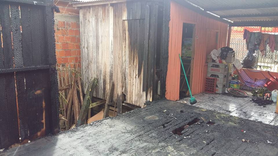 Morador de Sena Madureira tem casa incendiada após filho atear fogo em colchão