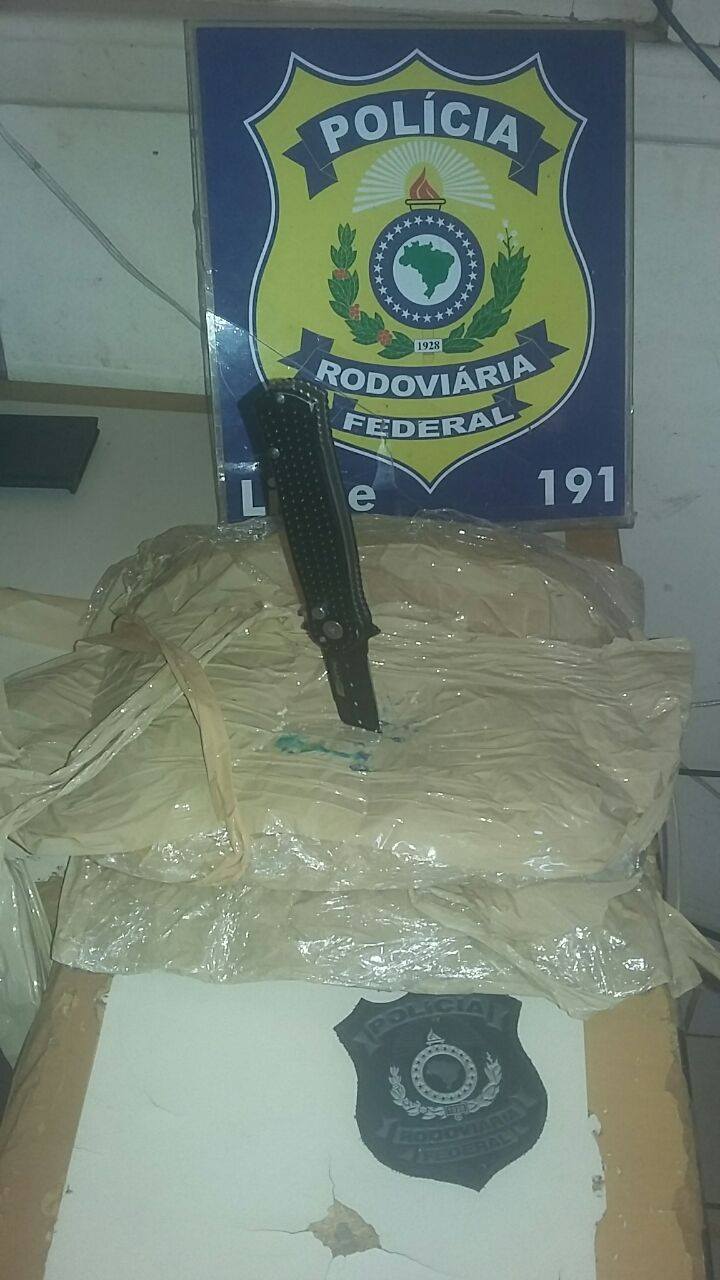 Polícia Rodoviária Federal prende mulher com 2kg de cocaína colados ao corpo