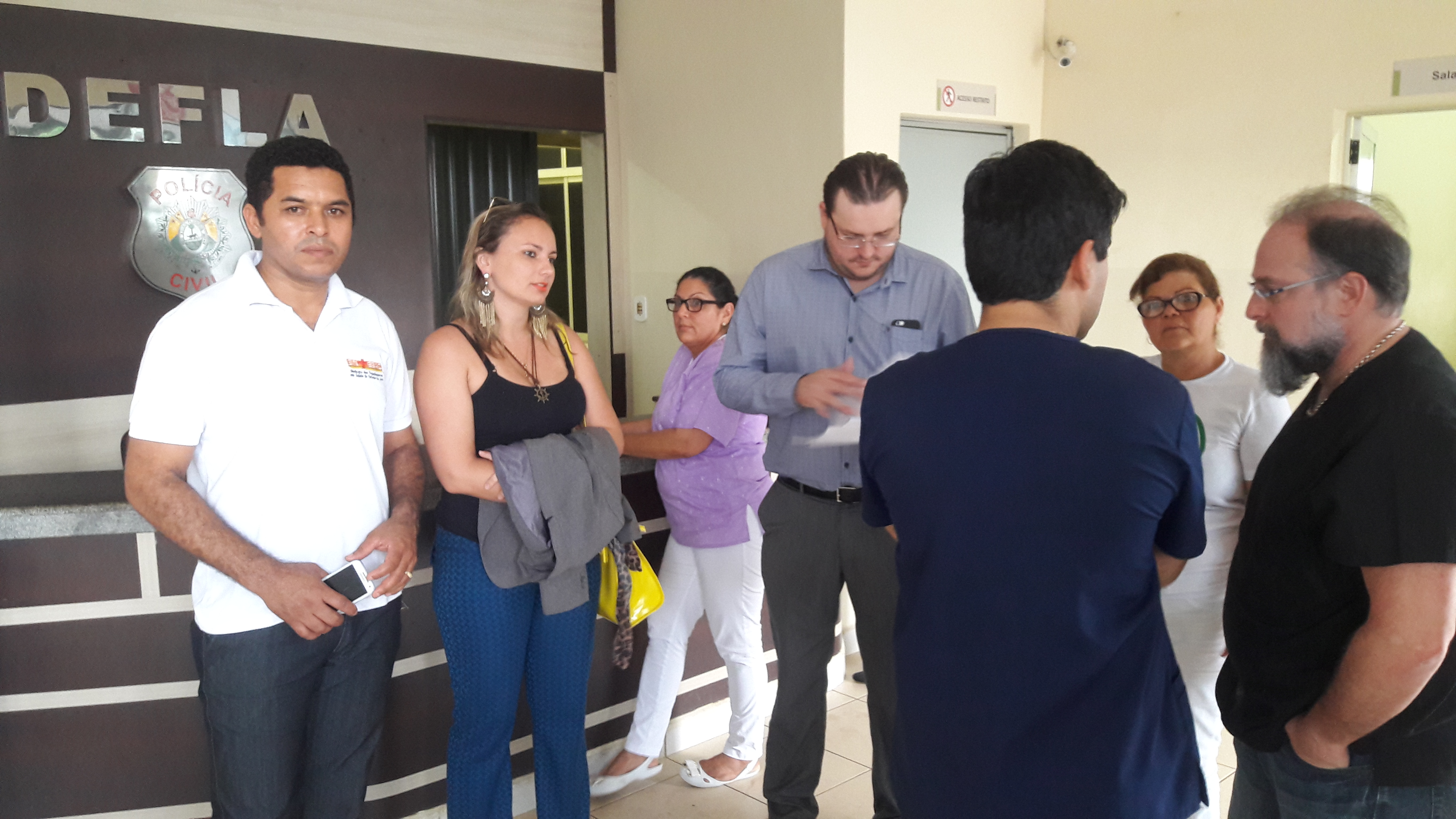 Agente da PRF aponta arma para equipe médica no Ponto Socorro de Rio Branco
