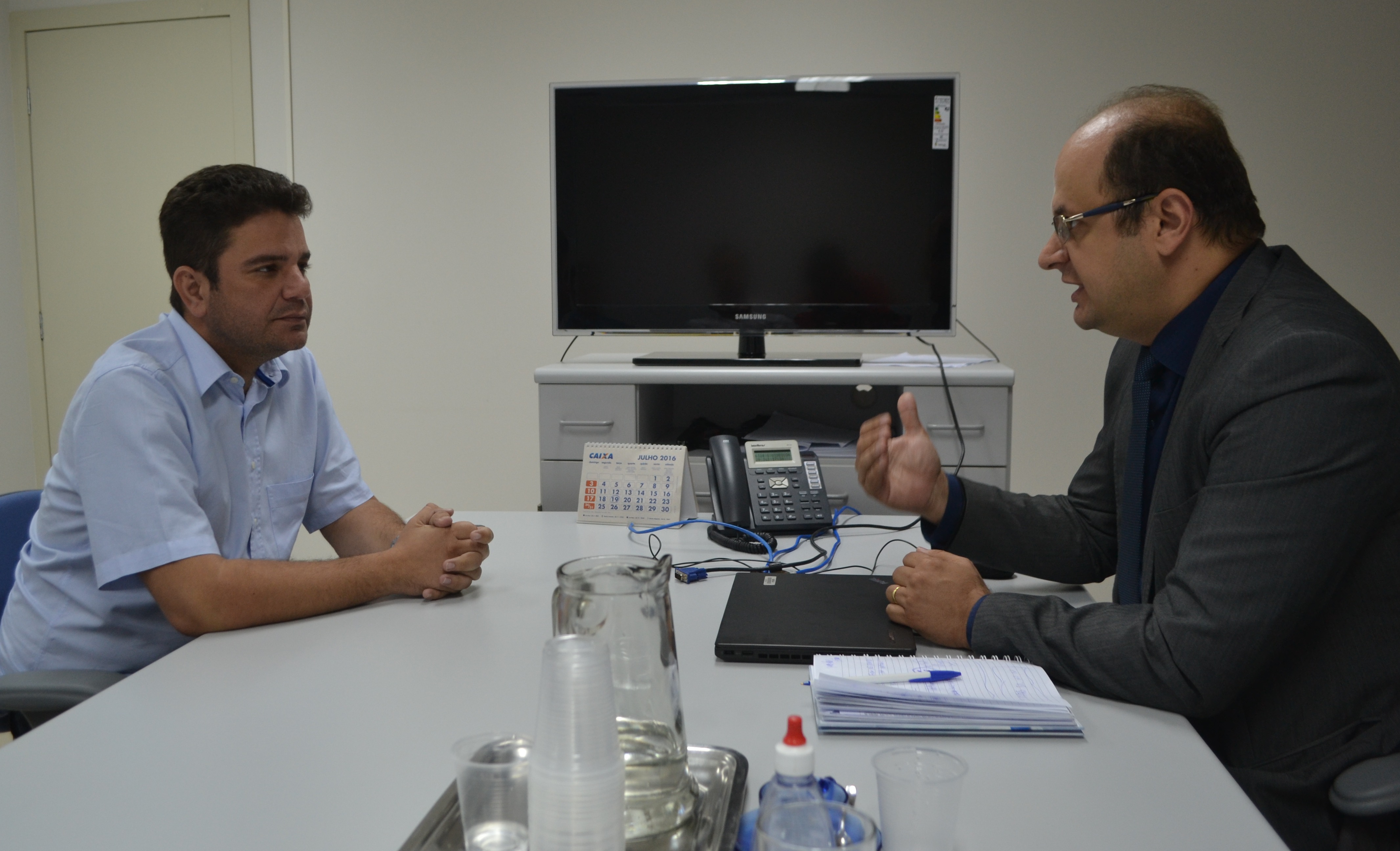 Gladson discute políticas e implantação de agências da Caixa Econômica no Acre