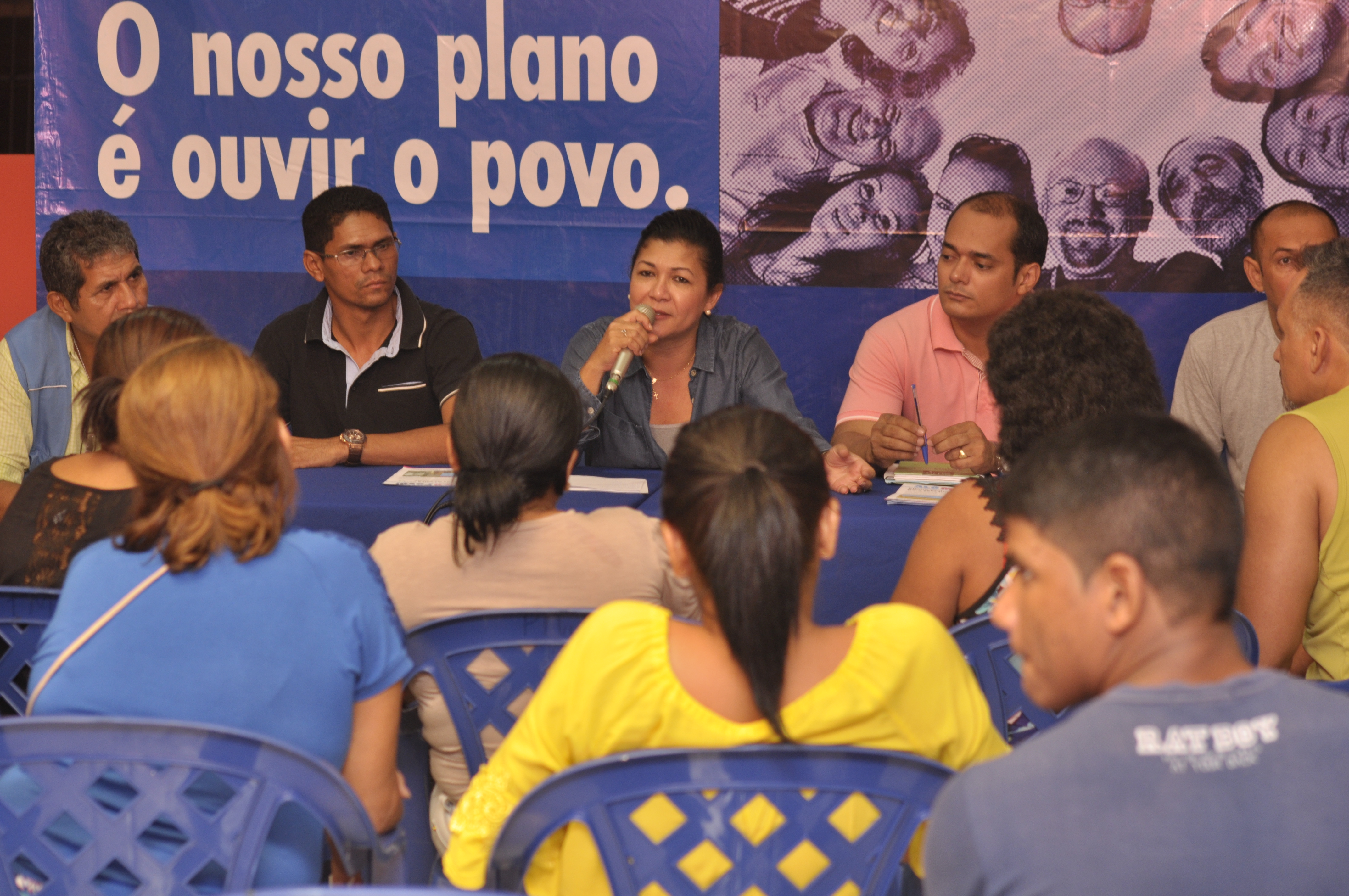 Eliane Sinhasique discute plano de governo com moradores da regional Floresta
