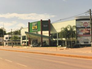 Crime aconteceu enquanto funcionários aguardavam em frente a loja /Foto: Reprodução