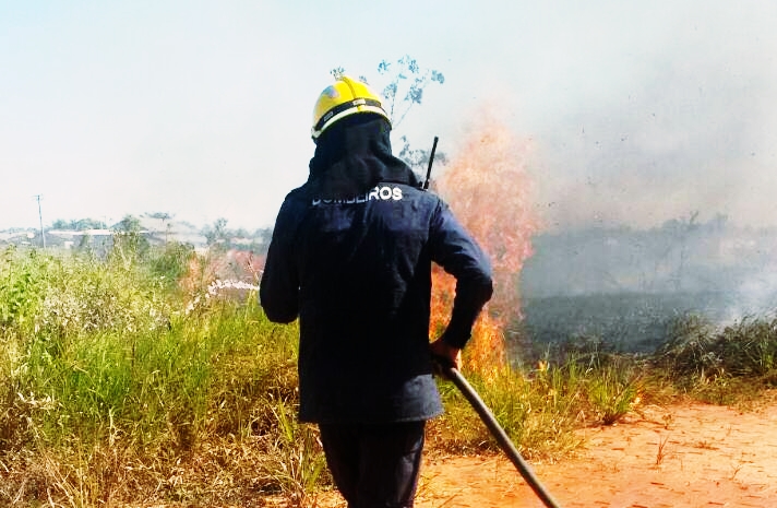Corpo de Bombeiros intensifica ações contra queimadas urbanas em Sena