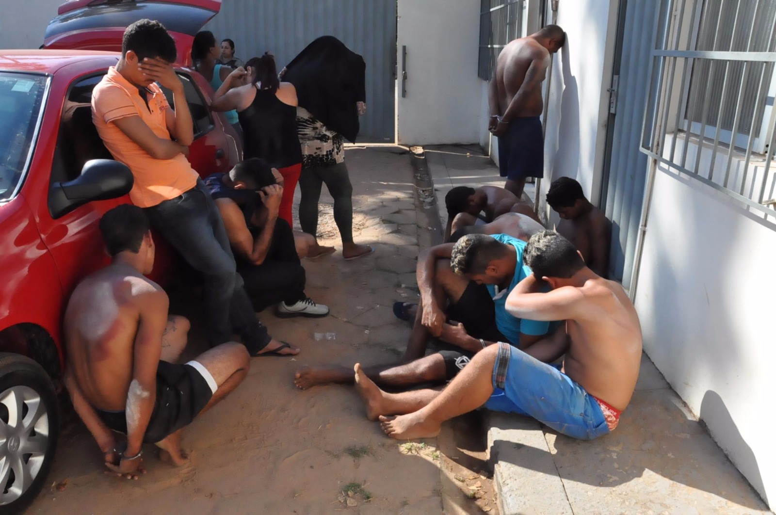 Polícia Militar desarticula quadrilha de assaltantes e prende 12 pessoas na capital