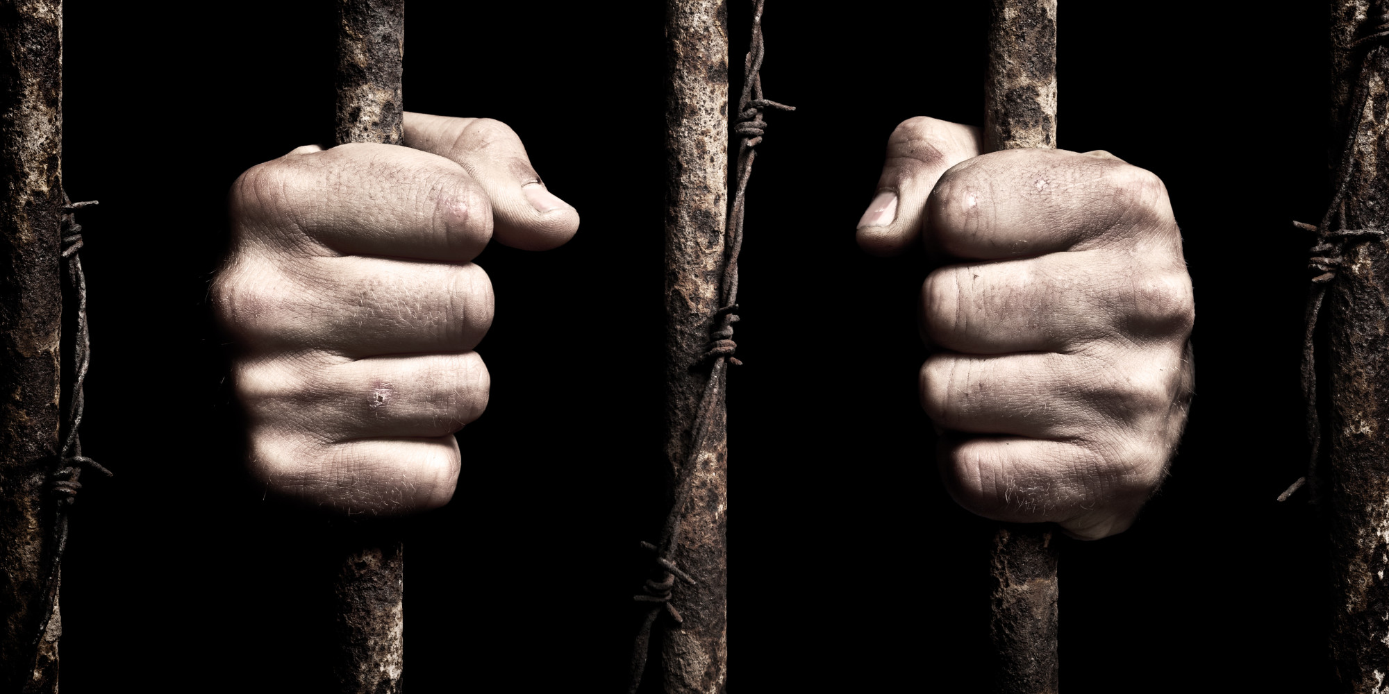 Detento agride agente penitenciário após ser informado de corte de regalias