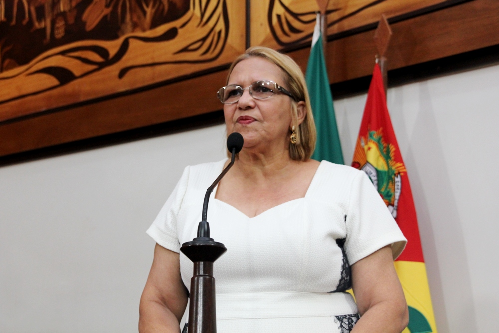 Doutora Juliana nega ida para o PDT, afirma estar satisfeita no PRB e focada em trabalhar