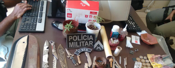 PM prende homem que cultivava maconha em casa