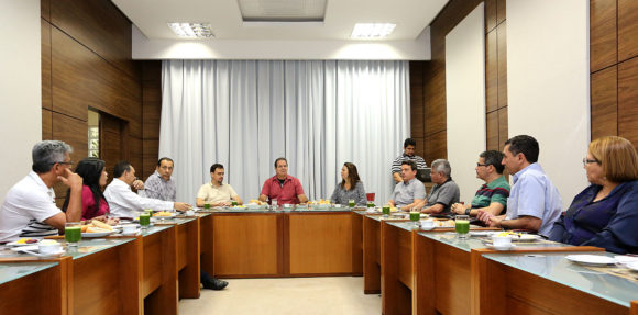 Tião Viana reúne base parlamentar para agradecer apoio no primeiro semestre