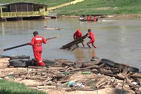 “Campanha Lixo Zero” aproveita seca para retirar entulhos do Rio Acre