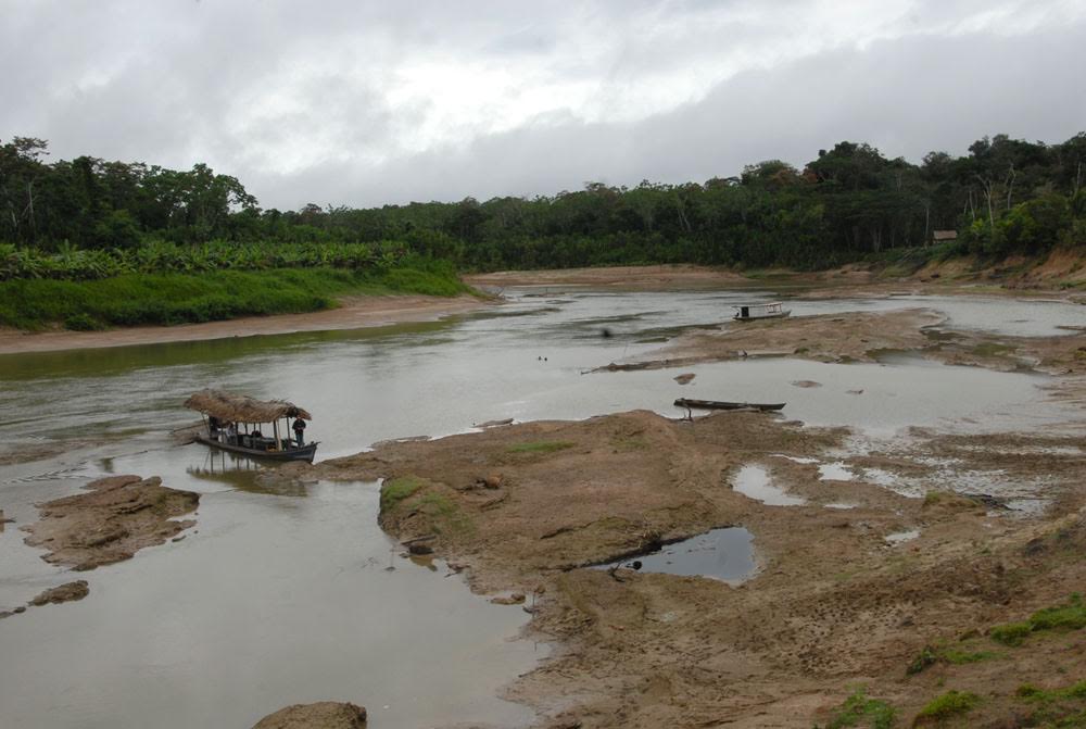 Rio Acre sofre com seca e se aproxima de ponto mais crítico dos últimos 40 anos