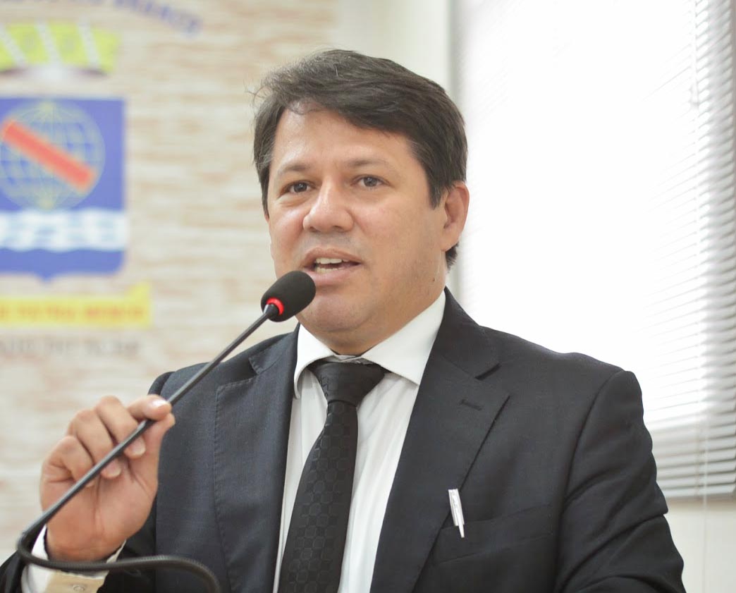 Pimenta: “Vereadora falta todas as sessões da semana e presidente da Câmara finge que não viu”