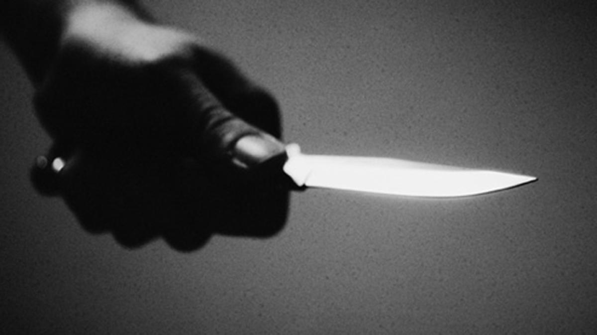 Homens são detidos ao tentar entrar no presídio com facão artesanal