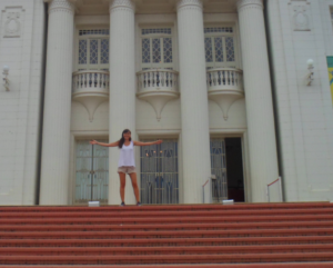 Érika em frente ao Palácio Rio Branco /Foto: Reprodução