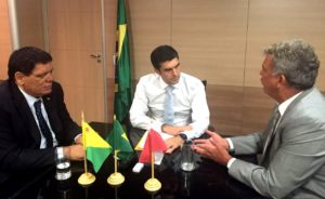 Senador Petecão em reunião que garantiu os recursos /Foto: Assessoria